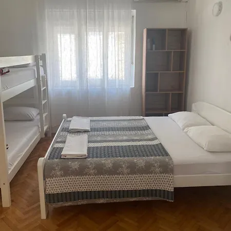 Tiger Lily Apartment *